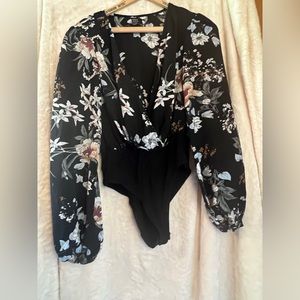 Black and floral bodysuit - size s